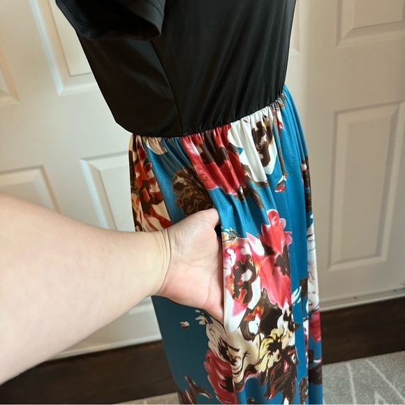 MokingTop Black and Teal Floral Short Sleeve Stretch Maxi Dress - Picture 3 of 6
